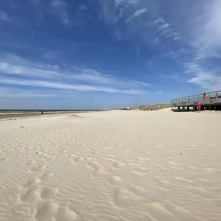 In Sint Maartenszee Near Dune בית נופש