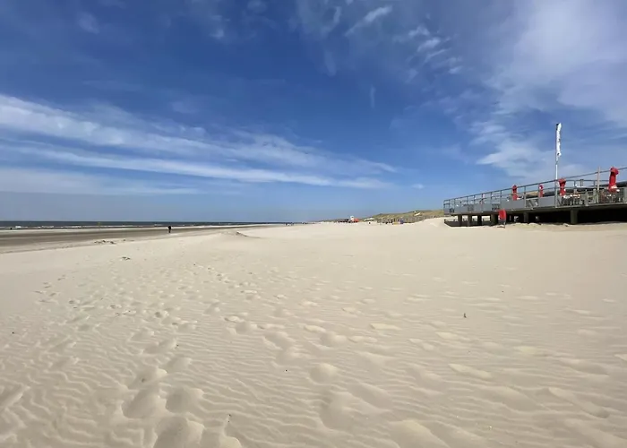 In Sint Maartenszee Near Dune בית נופש
